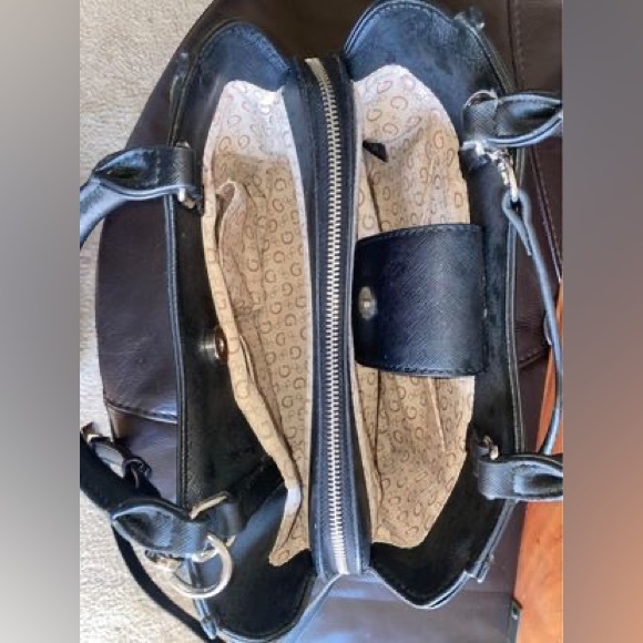 black guess purse - Picture 4 of 4